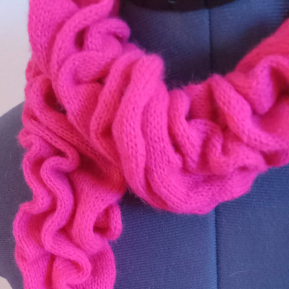 Pink Ruffle Scarf‎ - Picture 3 of 4